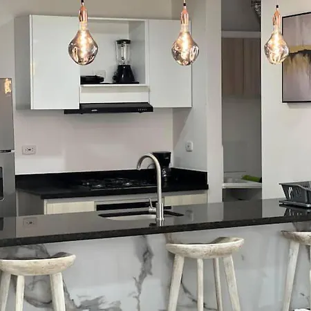 Apartamento Hermoso Con Vista Al Mar Muy Bien Ubicado Apartamento